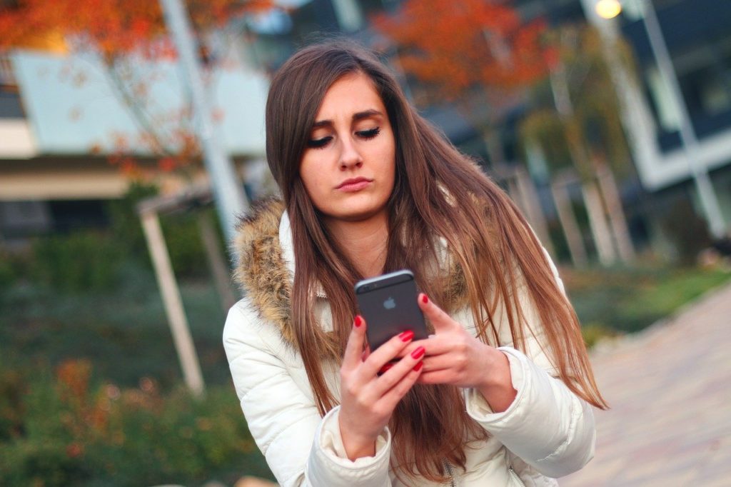 smartphones can dial hotlines for help when needed